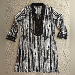 Black and White Graphic Tunic with 3/4 Sleeves
